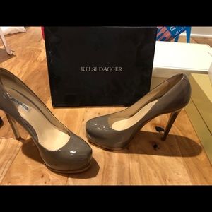 Kelsi Dagger platform heel pumps